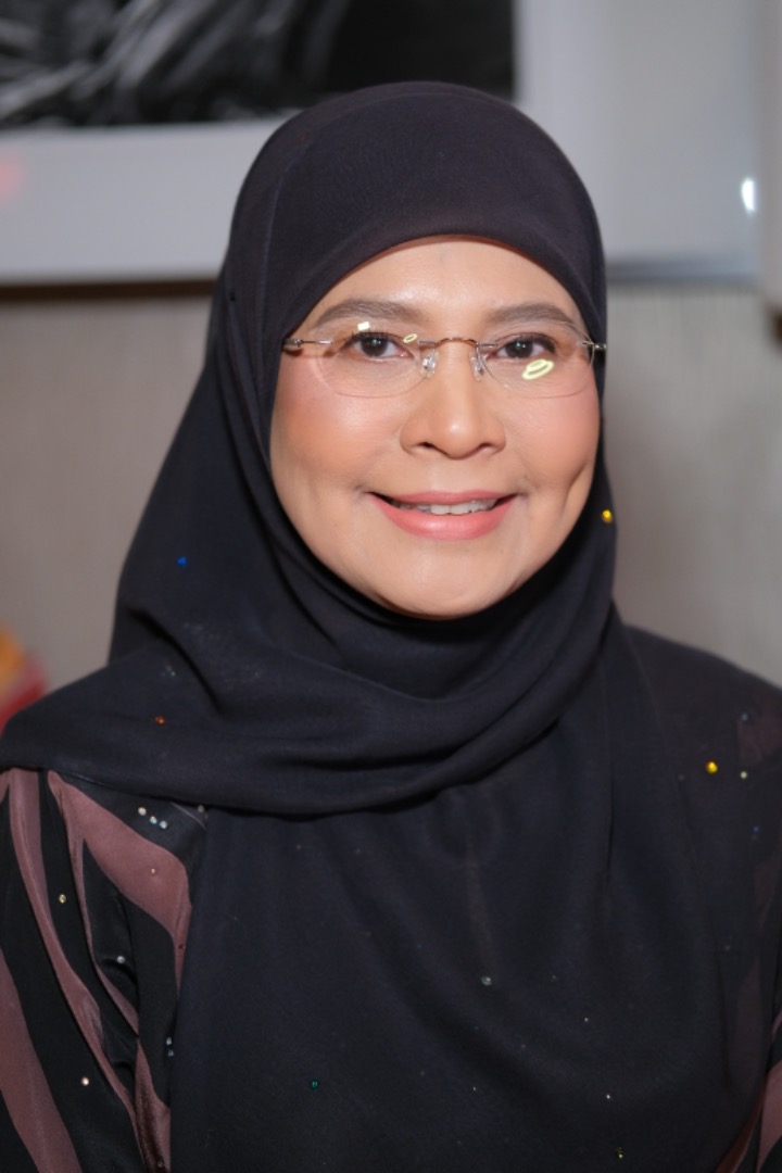 The Right Honourable Tun Tengku Maimun binti Tuan Mat