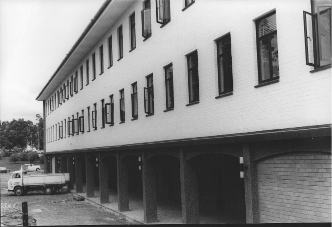 Long shot of a building

AI-generated content may be incorrect.