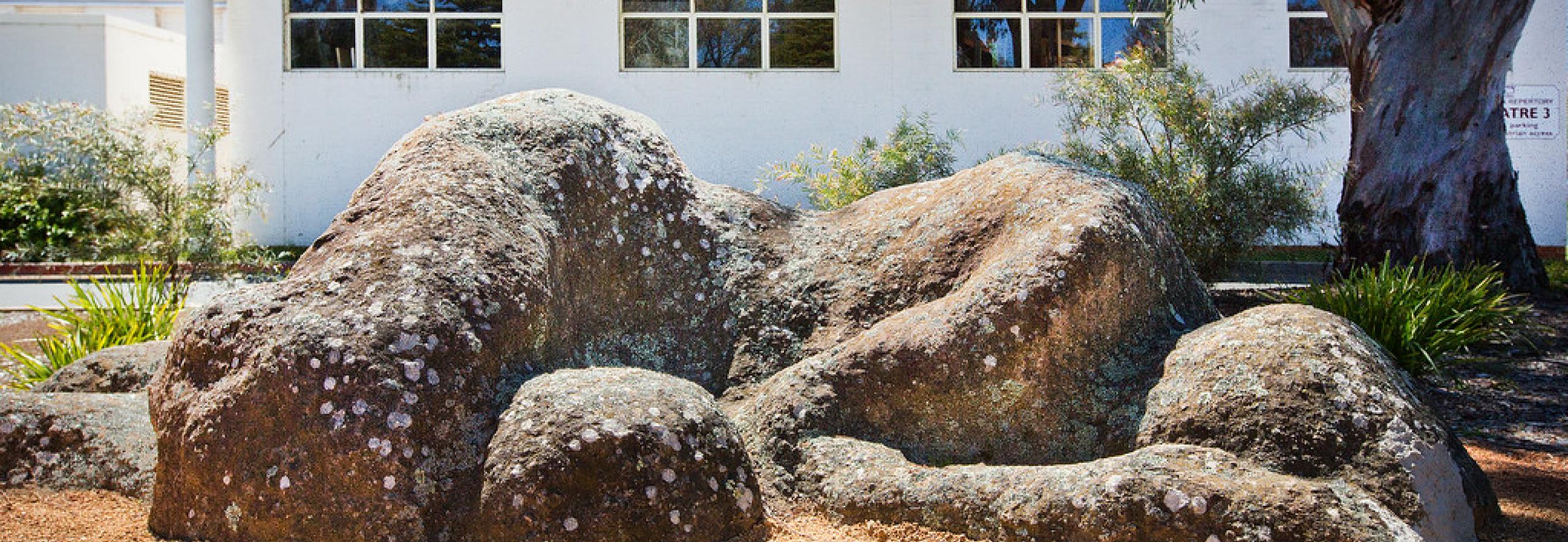 Sculpture "The Rock" by Bert Flugelman (1978)